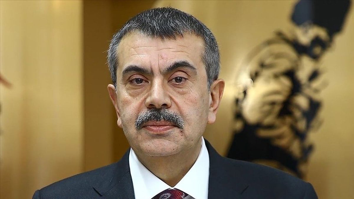 Who Holds the Fate of Teachers in Their Hands?