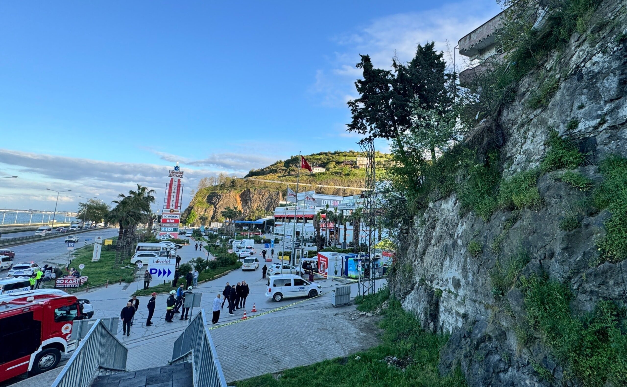 Evacuation of 5-Story Building in Dangerous Area of Samsun