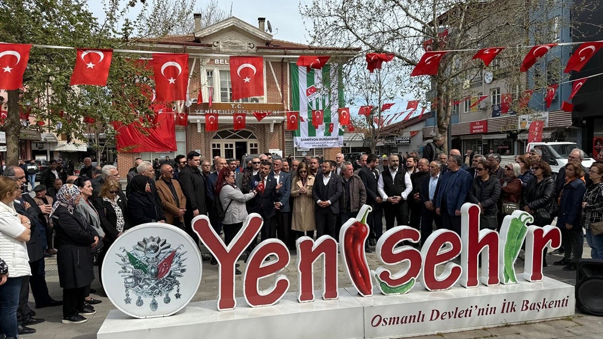 Defending Democracy: Rally Against İYİ Party Mayor's Alleged Transfer to AKP