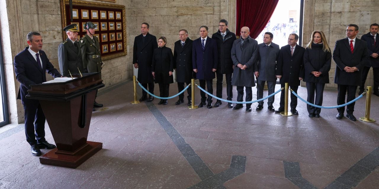 Unwavering Devotion to Atatürk: Özgür Özel's Tribute