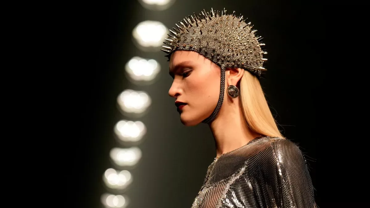 Lüks giyim devi Versace satılıyor - Sözcü Gazetesi