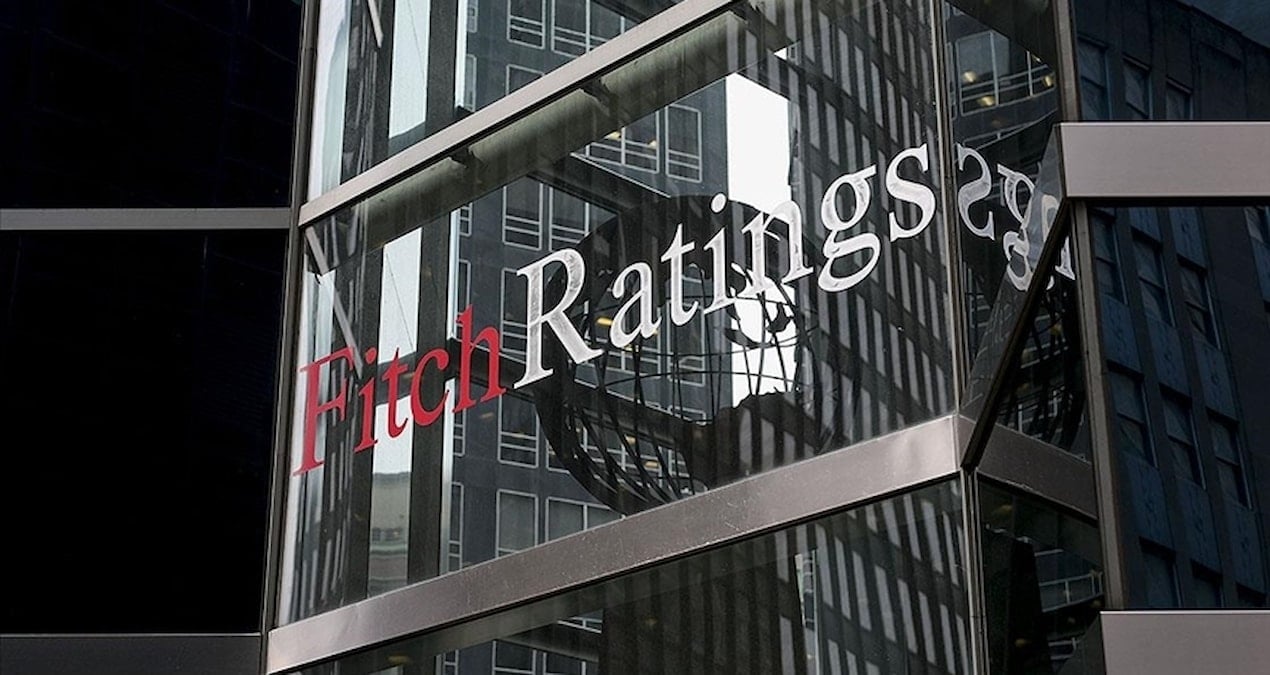 Fitch Boosts Greece's Economic Prospects