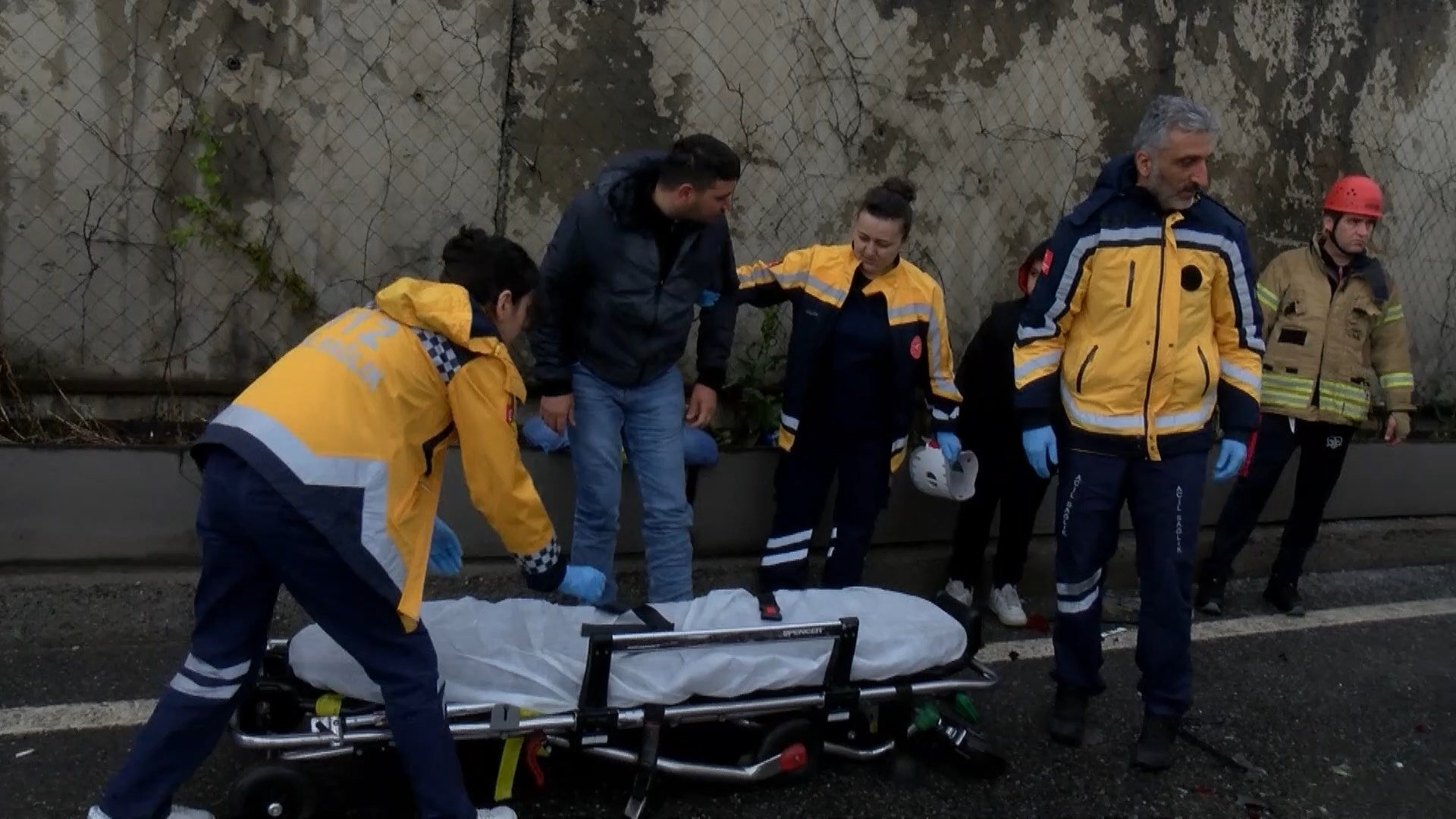 Truck Collision in Beykoz Leads to Vehicle Breakdown and Injuries for 2 People